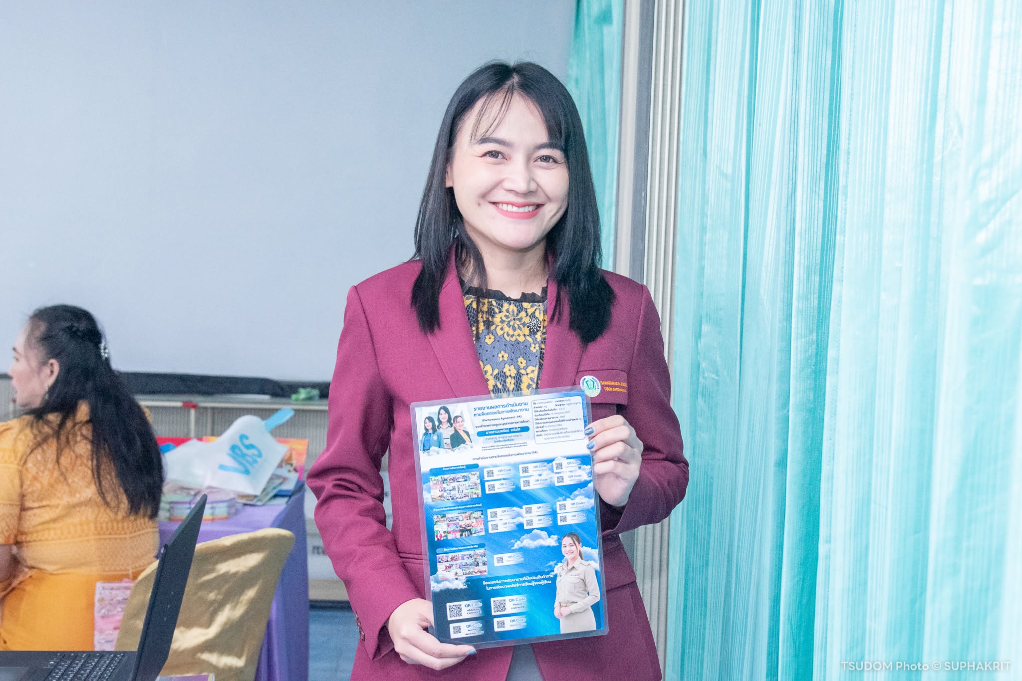 นางสาวนพรัตน์ แจ่มใส
